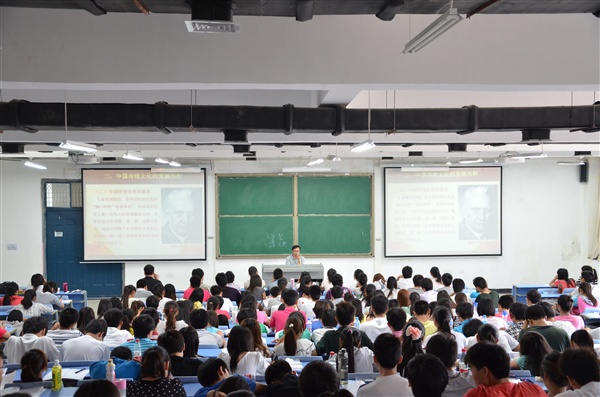 河南大学历史文化学院副教授展龙博士为学员作报告——《中国传统文化发展进程及历史特质》
