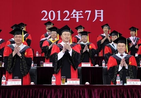 北京大学举行2012年研究生毕业典礼