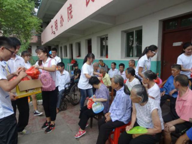 赣南师范学院蒲公英大学生服务队走进白莲之乡