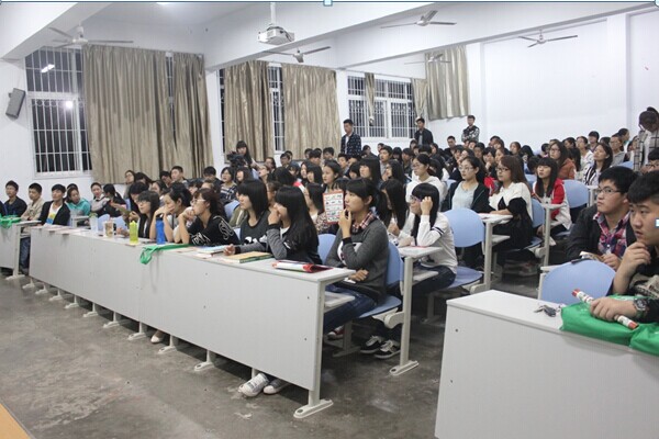 黄淮学院生物工程系成功开展手绘与大学生职业规划讲座
