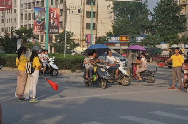 协警志愿者被市民微博称颂