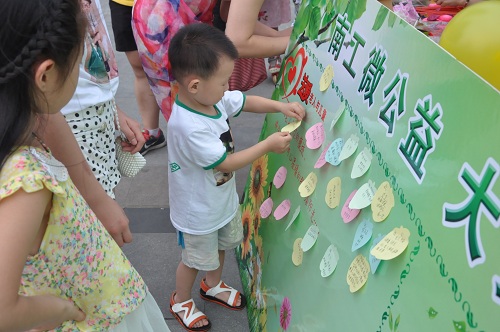 儿童为家人贴祝福语