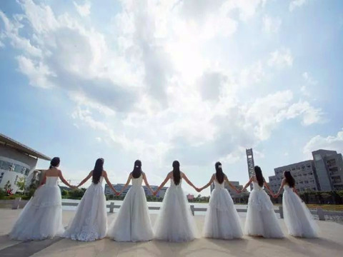 云南红河学院7位美女拍婚纱毕业照