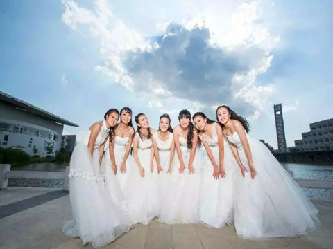 云南红河学院7位美女拍婚纱毕业照