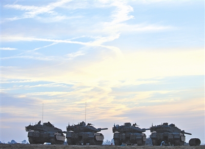 11月21日，以色列地面部队在以色列南部、加沙边境附近待命